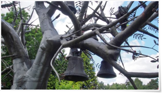 Ebereschen-Eisen-Glocken-Baum